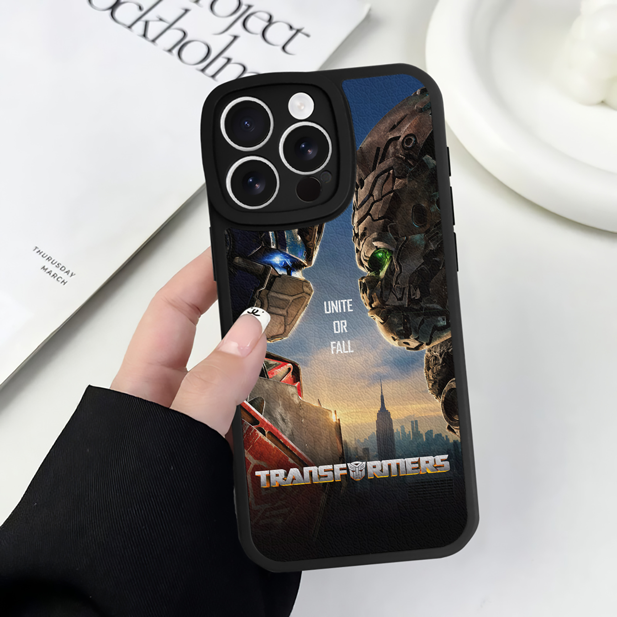 （画像用） Transformers トランスフォーマー 【iPhone 16シリーズ対応】シリコンスマホケース（レザー調） 材質：シリコン